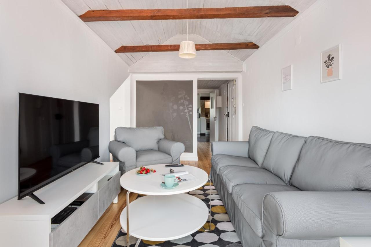 Apartamento Joivy Stylish 2-bed Apt With Balcony In Lapa, 5mins To National Museum Of Ancient Art