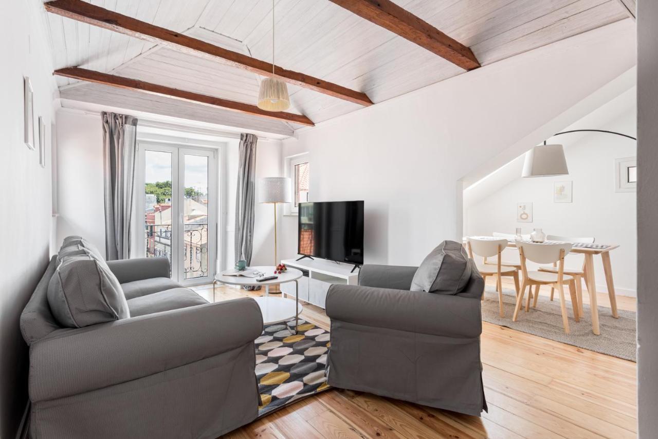 Joivy Stylish 2-bed Apt With Balcony In Lapa, 5mins To National Museum Of Ancient Art Apartamento