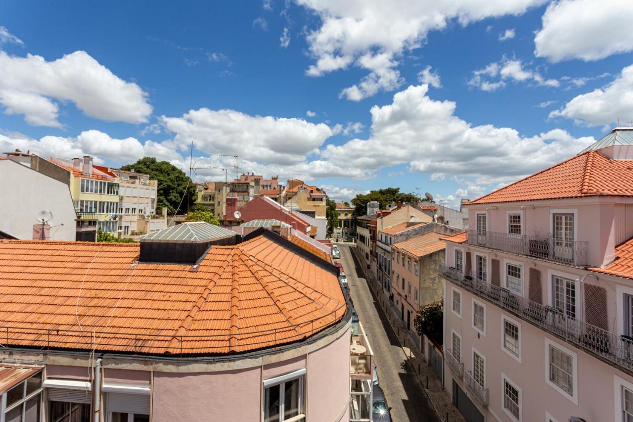 Joivy Stylish 2-bed Apt With Balcony In Lapa, 5mins To National Museum Of Ancient Art * Lisboa
