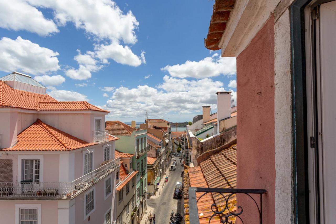 Joivy Stylish 2-bed Apt With Balcony In Lapa, 5mins To National Museum Of Ancient Art Apartamento *